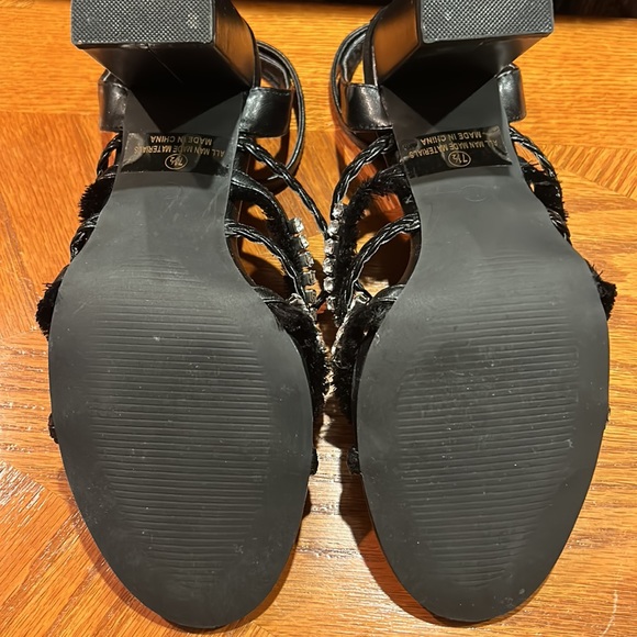 💥$10 SALE💥 NEW! BEAUTIFUL Journee Collection Ziggy Ankle Wrap Heels Size 7.5 - Picture 5 of 9